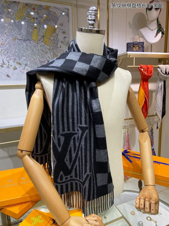 New   Counter synchronization   Donkey's new [L Stripe Checkerboard Scarf] unisex, the LV Graphical Scarf is a striking stripe with the classic Damier pattern and oversized LV letters, and a rustic tasseled trim. The sof