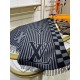 New   Counter synchronization   Donkey's new [L Stripe Checkerboard Scarf] unisex, the LV Graphical Scarf is a striking stripe with the classic Damier pattern and oversized LV letters, and a rustic tasseled trim. The sof