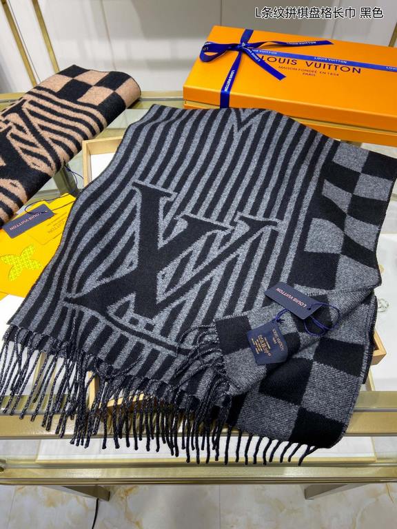 New   Counter synchronization   Donkey's new [L Stripe Checkerboard Scarf] unisex, the LV Graphical Scarf is a striking stripe with the classic Damier pattern and oversized LV letters, and a rustic tasseled trim. The sof