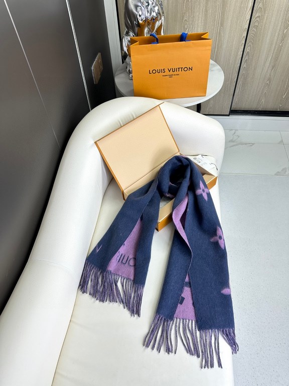 The price comes with the full box in the picture! Lv Donkey #          Reversible Cashmere ScarfA scarf that will last a lifetime. A classic that will never go out of style.The cashmere material is not at all tangled You