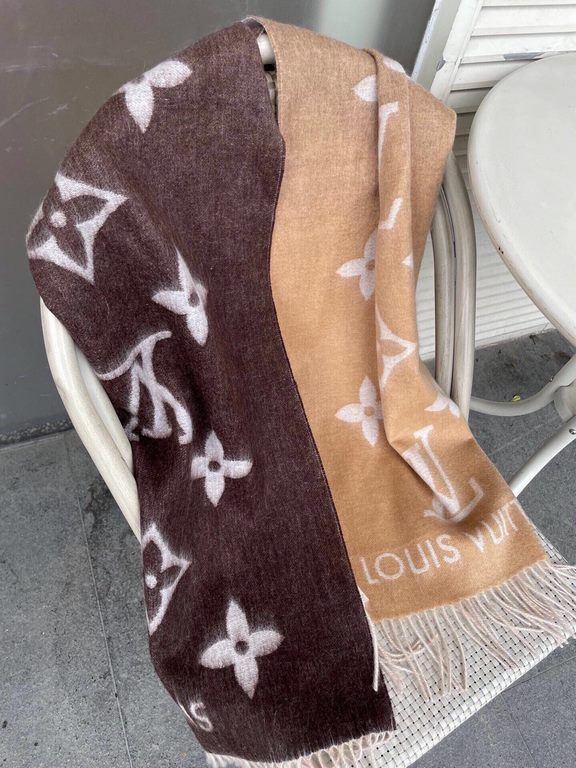 Louis Vuitton - REYKJAVIK GRADIENT Gradient Cashmere Scarf  official website 8500 LV can indeed be heirloom, so the classic in the classic, this scarf is based on the classic Louis Vuitton styles, two soft gradient color