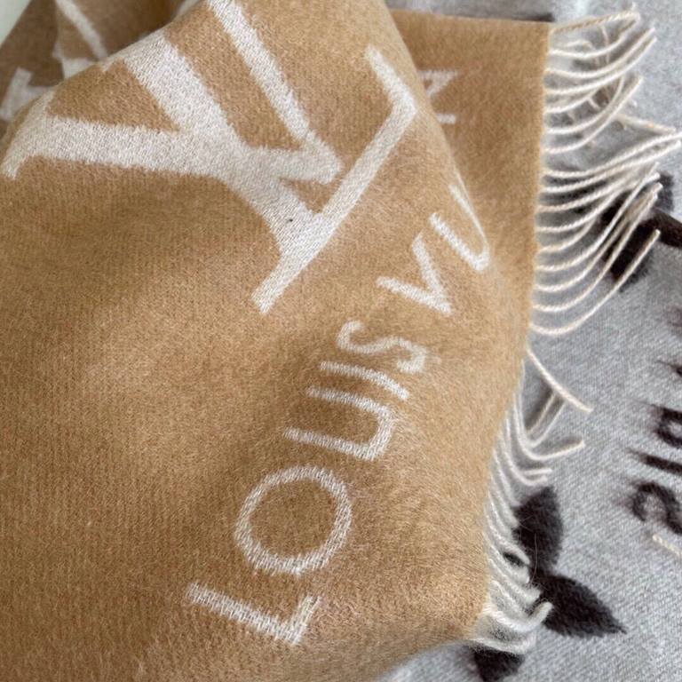 Louis Vuitton - REYKJAVIK GRADIENT Gradient Cashmere Scarf  official website 8500 LV can indeed be heirloom, so the classic in the classic, this scarf is based on the classic Louis Vuitton styles, two soft gradient color