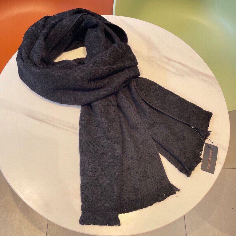 Super fancy very stable    our men's scarves and buy and cherish ~~~ men's models are really rare, only a few models a year, are export orders so it is more difficult to meet. Men's things pay attention to less but fine,