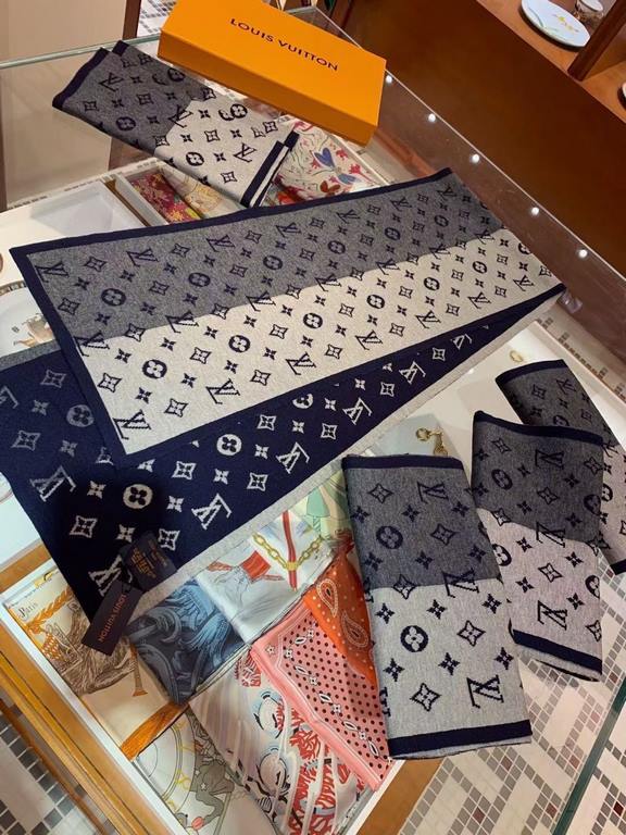 Price [  very stable! Synchronized counter, LV men's high-end cashmere scarf! Can be formal, can be casual, very Classical men's design. This weaving method is more difficult, and very costly yarn, double-sided four colo