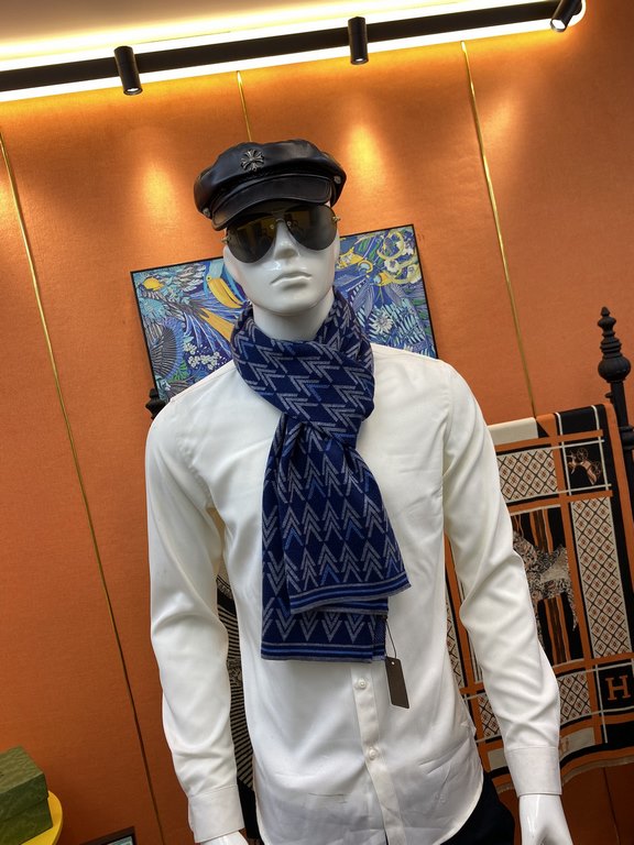 (LV) super fancy very stable    our men's scarves and buy and cherish ~ ~ ~ men's models are really few and far between, only a few models a year, are export orders so it is more difficult to meet. Men's things pay atten