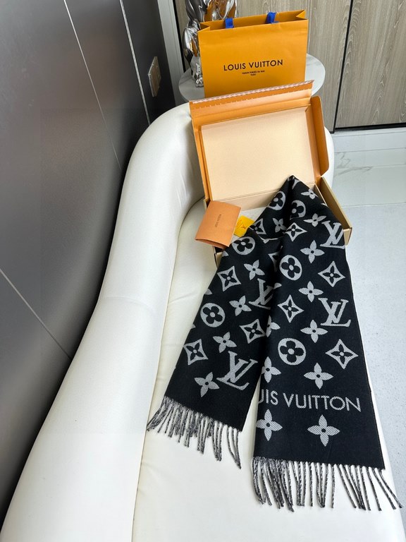 Price Complimentary picture counter with the same packaging!  LV newest models do not collision   chic super aura! The highest version of the whole network welcome to compare  !!!] The old flower shawl has a new feeling,