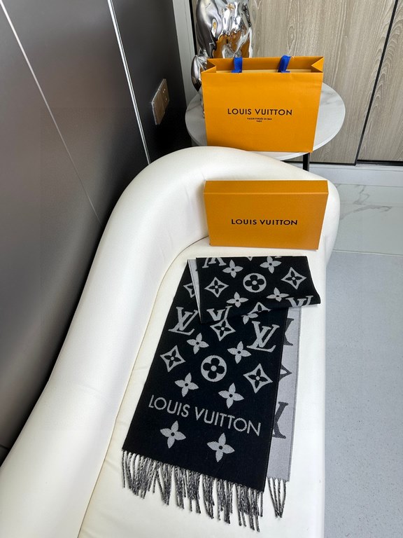 Price Complimentary picture counter with the same packaging!  LV newest models do not collision   chic super aura! The highest version of the whole network welcome to compare  !!!] The old flower shawl has a new feeling,