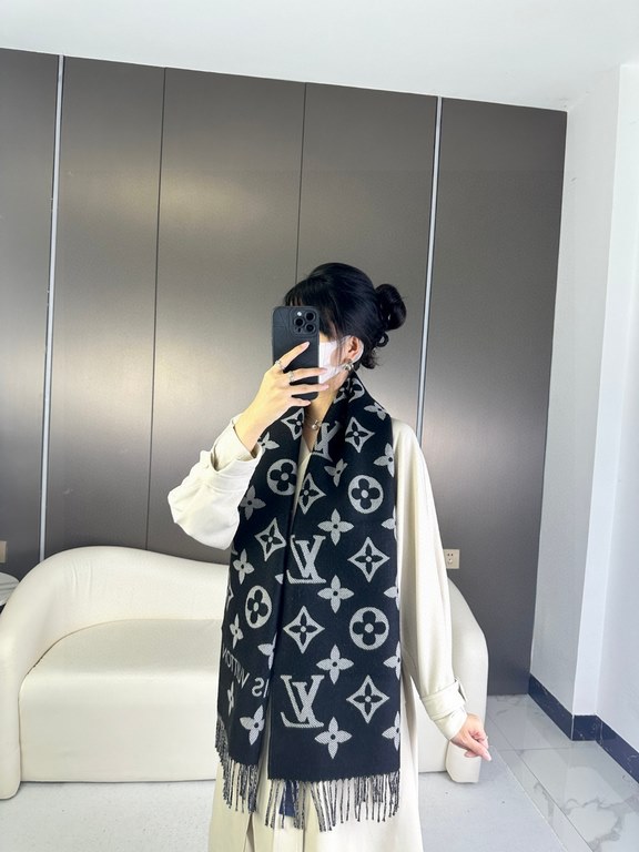 Price Complimentary picture counter with the same packaging!  LV newest models do not collision   chic super aura! The highest version of the whole network welcome to compare  !!!] The old flower shawl has a new feeling,