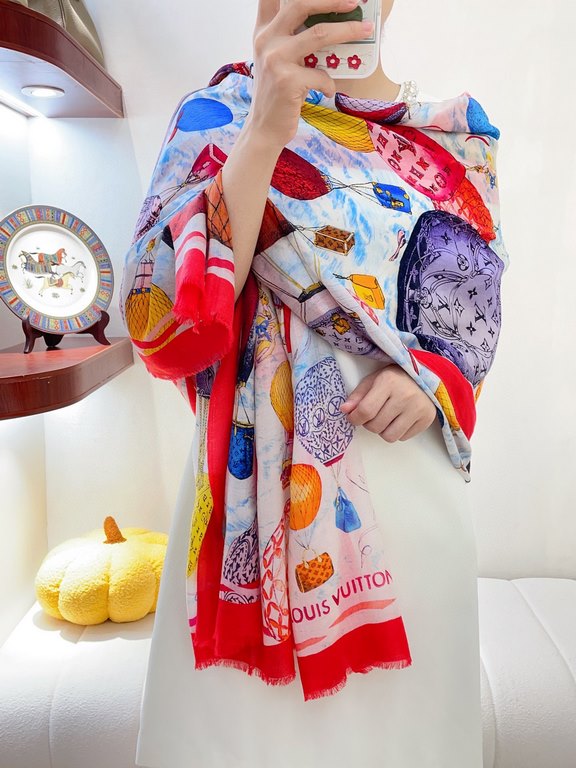 Price   new on   counter synchronization   LV new [hot air balloon   long scarf] to attention gesture about the Louis Vuitton bloodline of the spirit of travel and the pattern of fusion of the Monogram elements come toge