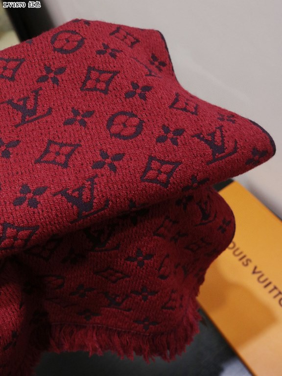 price RLV1962 LV [MONOGRAM CLASSIC] re-launched with the iconic Mono woven floral scarf  , very, very good quality   The entire scarf gives a person a big name aura at the same time but also very refined introverted not 