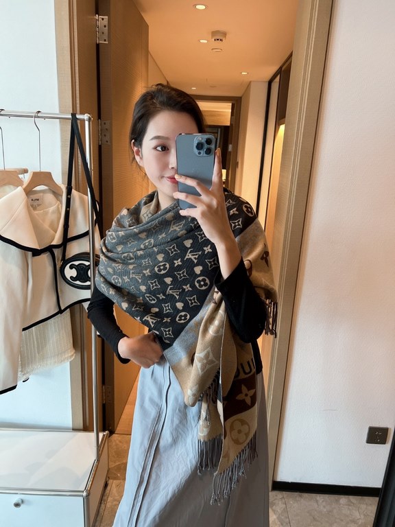 LV [RISING CONFIDENTIAL BB BANDEAU   The classic Monogram love series has been the donkey's home staple, every year will come out with a small change, this that is the Monogram version! Gradient color matching is too goo