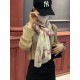 The new genuinely awesome   [LV] thin cashmere long scarf this paragraph cashmere long scarf counter synchronization   inkjet process presents vivid colors. The quality is super good   heavyweight giant  VIP customers mu