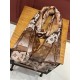 Will glow bright scarf 2023 spring new limited series popping to la LV original single authentic. Early fall staple models. Wear Le Tout Paris long scarf LV bags and the bottom of the logo rich details, more feminine cha