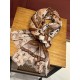 Will glow bright scarf 2023 spring new limited series popping to la LV original single authentic. Early fall staple models. Wear Le Tout Paris long scarf LV bags and the bottom of the logo rich details, more feminine cha