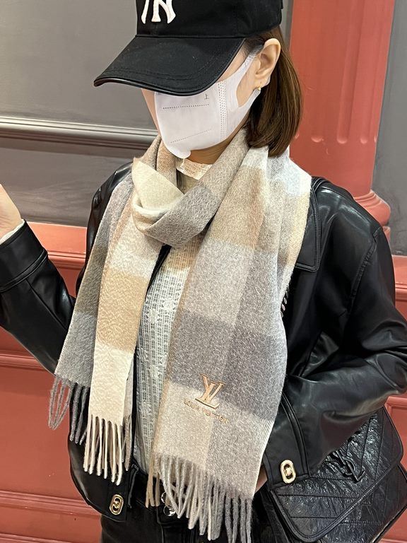 Price   heavy recommended  LV new - couple models cashmere scarf   perfect selection of superior cashmere fibers, time-consuming and exhausting, and then soaked in clear spring water polyester, so that cashmere fibers pr