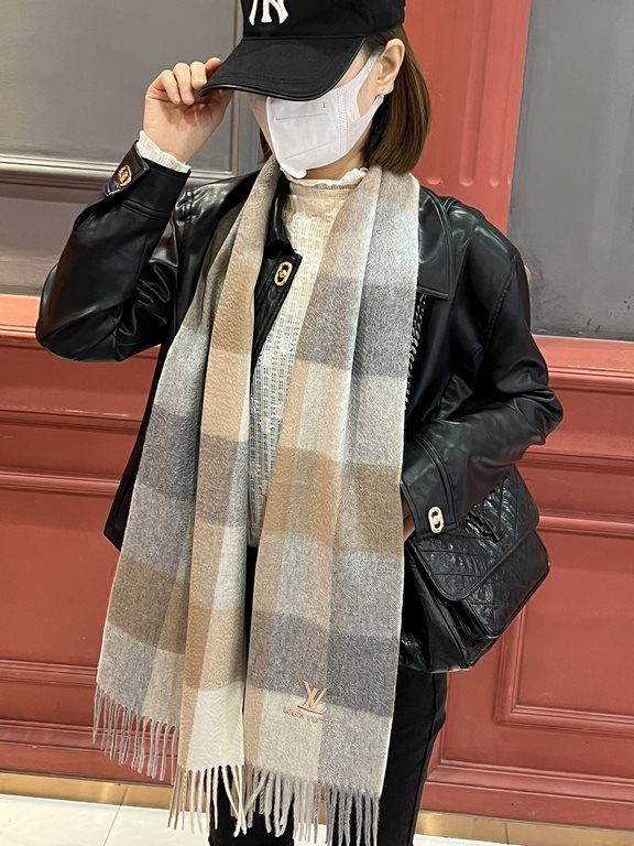 Price   heavy recommended  LV new - couple models cashmere scarf   perfect selection of superior cashmere fibers, time-consuming and exhausting, and then soaked in clear spring water polyester, so that cashmere fibers pr