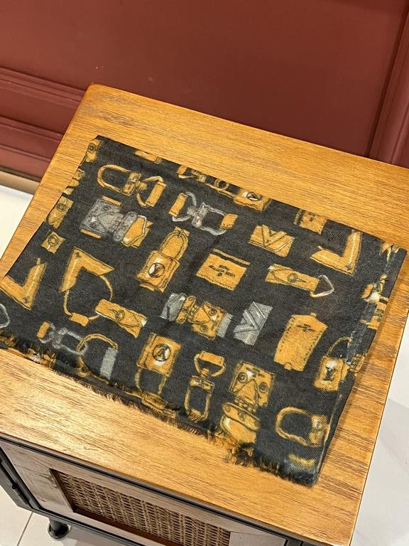 The new Lv print with the classic Monogram pattern and many of Louis Vuitton's signature design elements give this new scarf an enduring fashionable appeal. This scarf will add a touch of sophistication to a classic or t