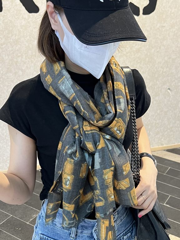 The new Lv print with the classic Monogram pattern and many of Louis Vuitton's signature design elements give this new scarf an enduring fashionable appeal. This scarf will add a touch of sophistication to a classic or t