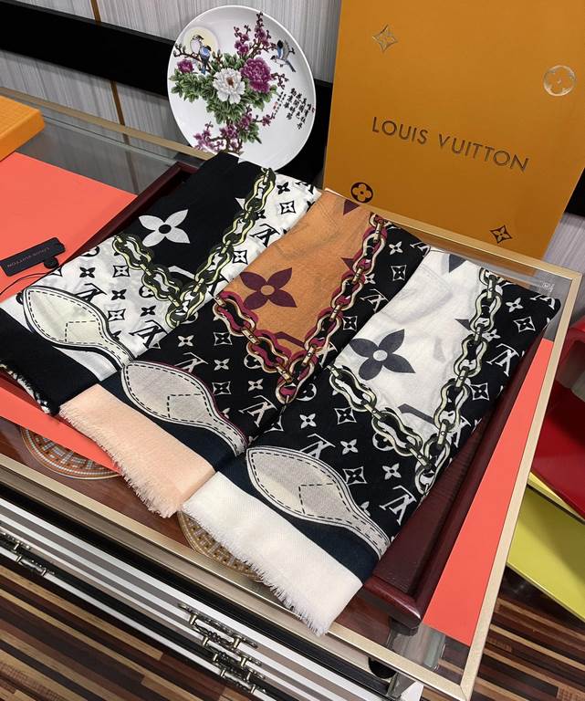 New 2023, LV [300 pcs cashmere long scarf] physical genuinely beautiful   shawl with print   regardless of the design of the airbrush are very in place   details are visible   the entire scarf gives people a big brand au