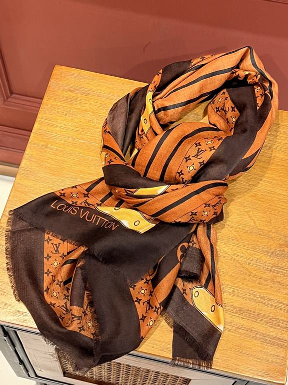 2023 Spring limited series of pop-ups arrived LV original single authentic. Early fall staple models. Wear Le Tout Paris long scarf LV bags and the bottom of the logo rich details, more feminine charm. The real hall of f