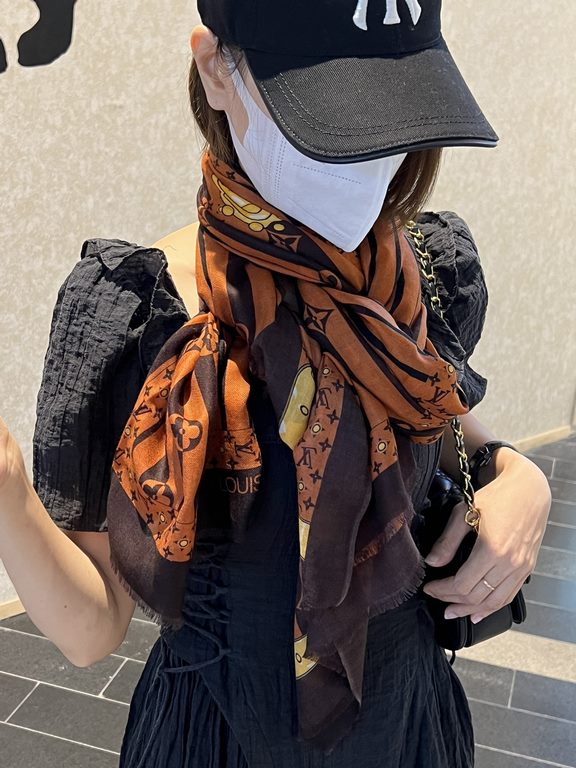 2023 Spring limited series of pop-ups arrived LV original single authentic. Early fall staple models. Wear Le Tout Paris long scarf LV bags and the bottom of the logo rich details, more feminine charm. The real hall of f