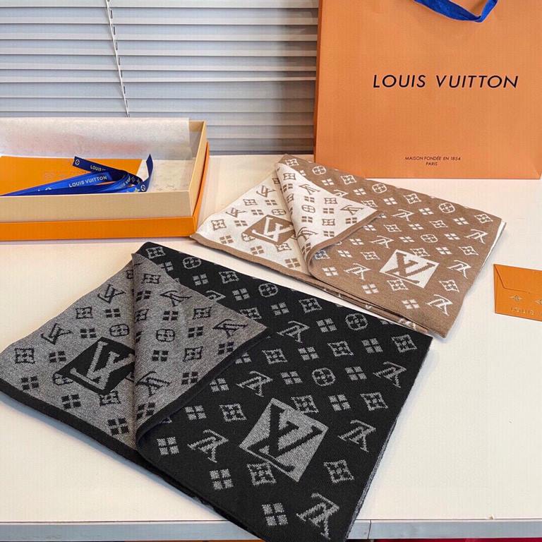 The price of super large explosive models counter synchronization classic design perfect, hidden lv logo, highly recommended hand slow no   don't go to the counter to buy   buy on behalf of the need to 3800     absolutel