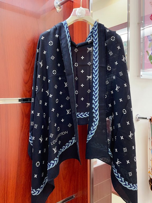 Four seasons must have! Really unbeatable practical! Lv rare silk cashmere long scarf, all around the hand-rolled edge! The fabric feels really good, a simple try, you know it is what you want, easy to drive very fashion