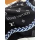 Four seasons must have! Really unbeatable practical! Lv rare silk cashmere long scarf, all around the hand-rolled edge! The fabric feels really good, a simple try, you know it is what you want, easy to drive very fashion