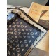 goods on it   genuinely praise   [L classic old flowers] Monogram Forever cashmere scarf in the square inch to celebrate the classic pattern Louis Vuitton's iconic locks and straps pattern drenched in art, round LV logo 