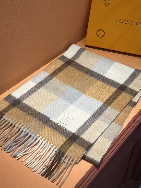 Price   heavy recommended  LV new - couple models cashmere scarf   perfect selection of superior cashmere fibers, time-consuming and exhausting, and then soaked in clear spring water polyester, so that cashmere fibers pr