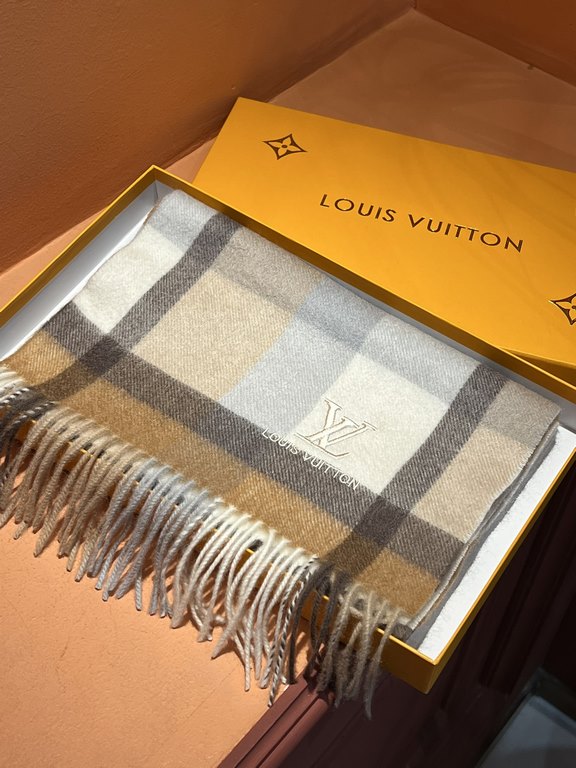 Price   heavy recommended  LV new - couple models cashmere scarf   perfect selection of superior cashmere fibers, time-consuming and exhausting, and then soaked in clear spring water polyester, so that cashmere fibers pr