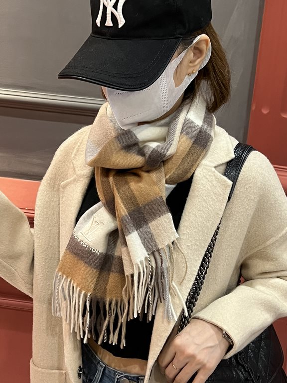 Price   heavy recommended  LV new - couple models cashmere scarf   perfect selection of superior cashmere fibers, time-consuming and exhausting, and then soaked in clear spring water polyester, so that cashmere fibers pr