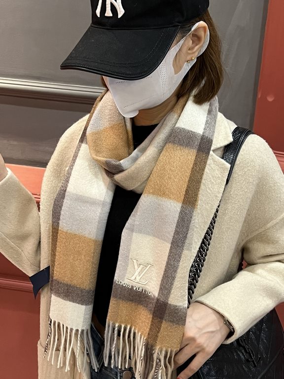 Price   heavy recommended  LV new - couple models cashmere scarf   perfect selection of superior cashmere fibers, time-consuming and exhausting, and then soaked in clear spring water polyester, so that cashmere fibers pr