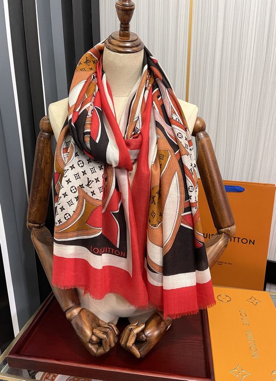 New LV 2023 latest models   top design is too beautiful, truly awesome   [double-sided ring velvet long scarf]    physical genuinely beautiful   shawl with prints      regardless of the design of the airbrush are very in