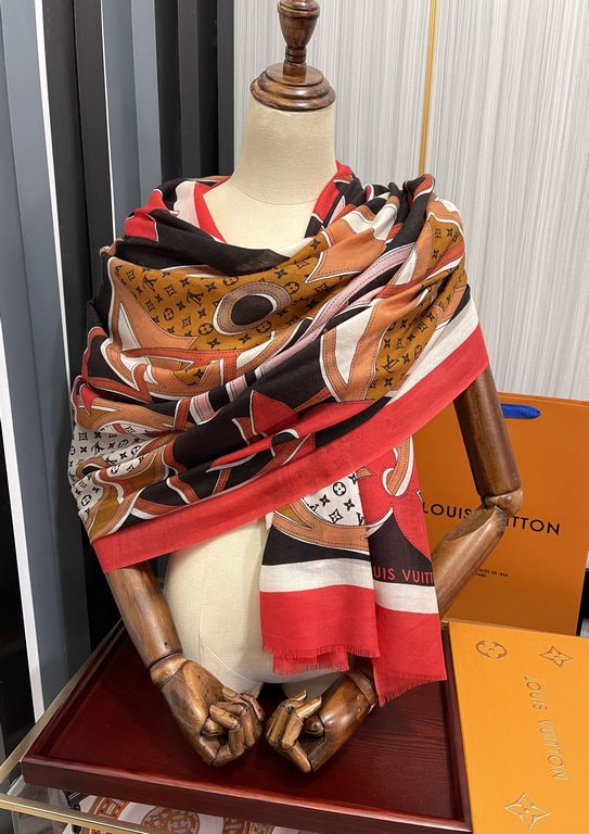 New LV 2023 latest models   top design is too beautiful, truly awesome   [double-sided ring velvet long scarf]    physical genuinely beautiful   shawl with prints      regardless of the design of the airbrush are very in