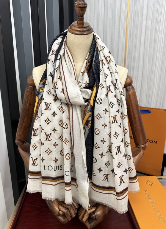 on the new Lv Silver Silk 2023 latest models [melon] shining [coffee] top design is too beautiful, genuinely awesome   [cashmere velvet long scarf]     physical genuinely beautiful   shawl with prints      regardless of 