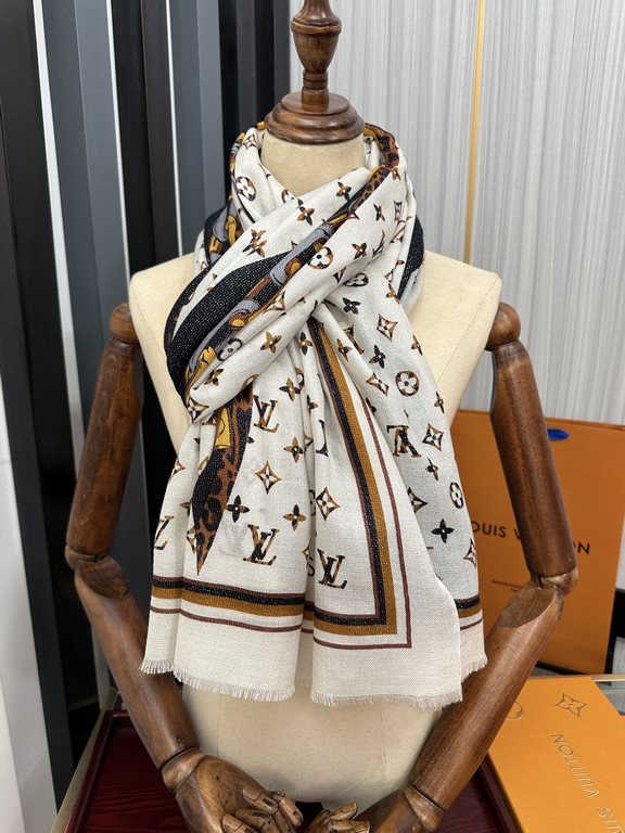 on the new Lv Silver Silk 2023 latest models [melon] shining [coffee] top design is too beautiful, genuinely awesome   [cashmere velvet long scarf]     physical genuinely beautiful   shawl with prints      regardless of 