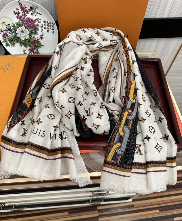 on the new Lv Silver Silk 2023 latest models [melon] shining [coffee] top design is too beautiful, genuinely awesome   [cashmere velvet long scarf]     physical genuinely beautiful   shawl with prints      regardless of 