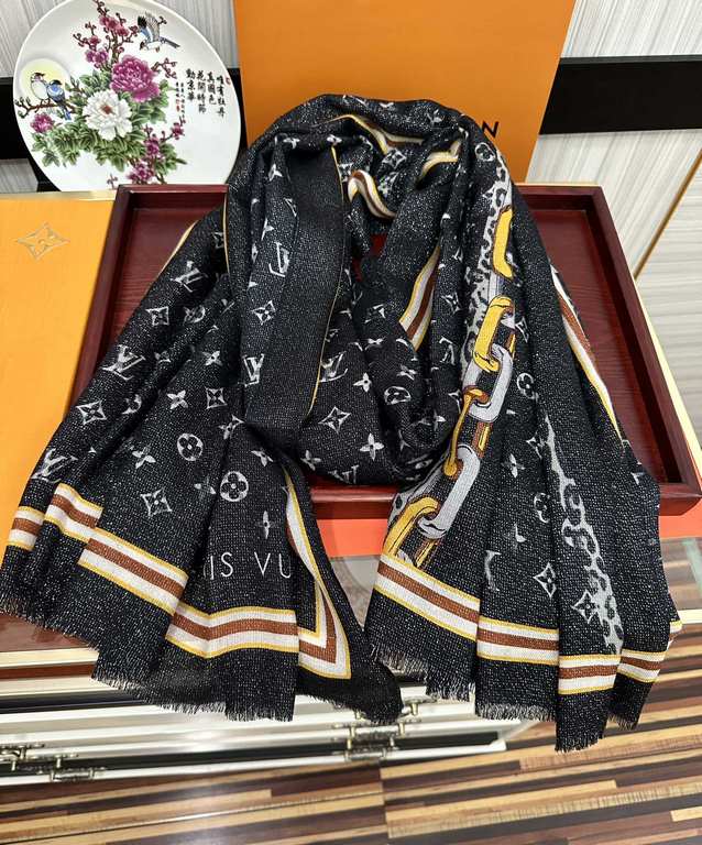 on the new Lv Silver Silk 2023 latest models [melon] shining [coffee] top design is too beautiful, genuinely awesome   [cashmere velvet long scarf]     physical genuinely beautiful   shawl with prints      regardless of 