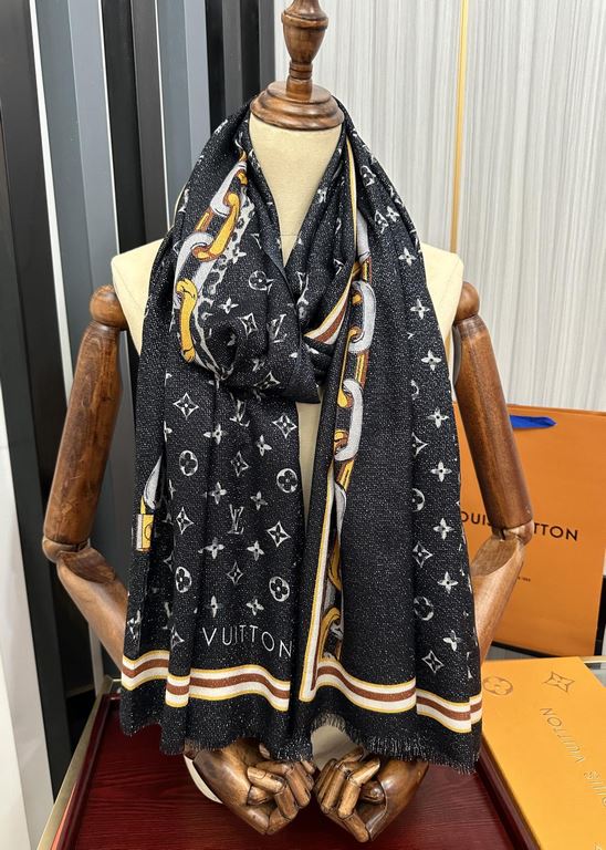 on the new Lv Silver Silk 2023 latest models [melon] shining [coffee] top design is too beautiful, genuinely awesome   [cashmere velvet long scarf]     physical genuinely beautiful   shawl with prints      regardless of 