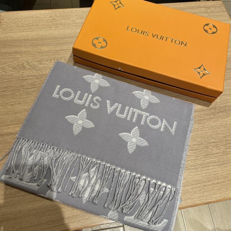 LV donkey family newest scarf classic pattern redesigned properly versatile models, fried chicken bright eye logo design classic milk tea color scheme really do not look too good 100% wool feel simply fine yarn weaving s