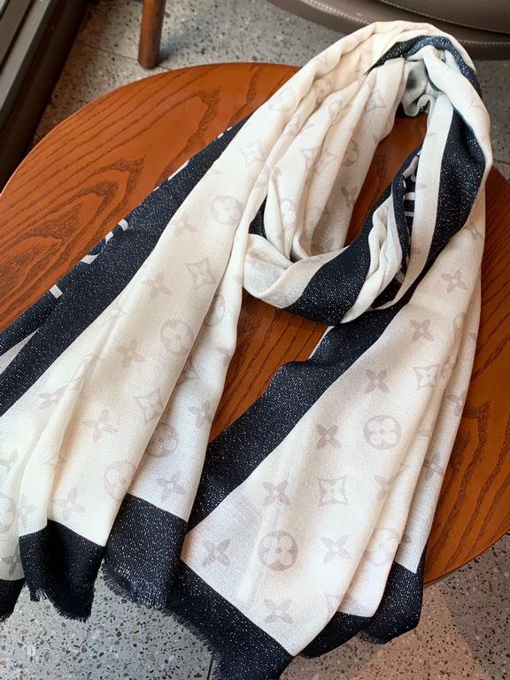 The scarf that will glow and shine is fashionable and versatile! LV new old flower long scarf] A great item to enhance your temperament and taste! Four seasons must have! Really unbeatable and practical! Lv rare cashmere