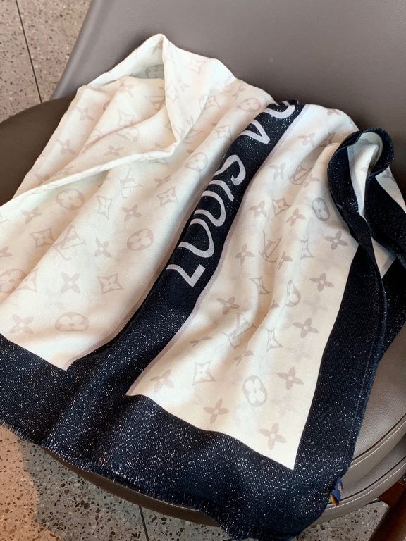 The scarf that will glow and shine is fashionable and versatile! LV new old flower long scarf] A great item to enhance your temperament and taste! Four seasons must have! Really unbeatable and practical! Lv rare cashmere