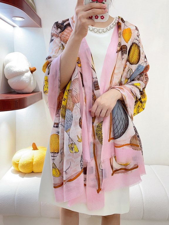 Price   new on   counter synchronization   LV new [hot air balloon   long scarf] to attention gesture about the Louis Vuitton bloodline of the spirit of travel and the pattern of fusion of the Monogram elements come toge