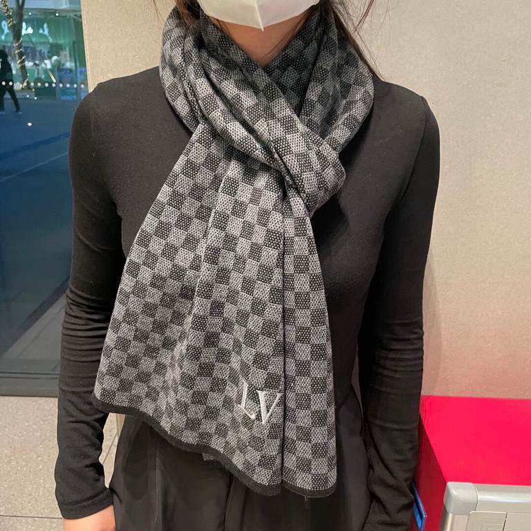 Price Anger push volume of new models   heavy recommended   LV2023 official website the latest models   knitted cashmere material   very warm   soft and skin-friendly, do not tie the neck   the classic plain scarf design