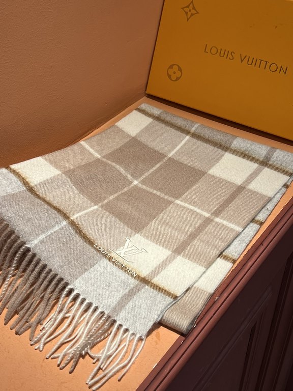 Price   heavy recommended  LV new - couple models cashmere scarf   perfect selection of superior cashmere fibers, time-consuming and exhausting, and then soaked in clear spring water polyester, so that cashmere fibers pr