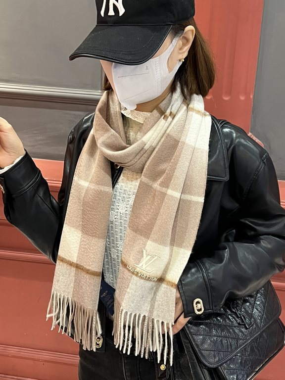 Price   heavy recommended  LV new - couple models cashmere scarf   perfect selection of superior cashmere fibers, time-consuming and exhausting, and then soaked in clear spring water polyester, so that cashmere fibers pr