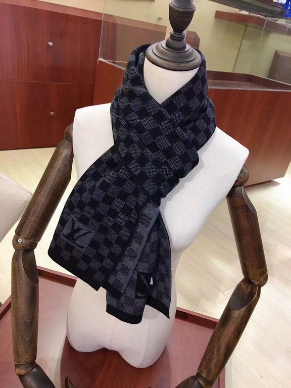 Super fancy very stable    our men's scarves and buy and cherish ~~ men's models are really rare, only a few models a year, are export orders so it is more difficult to meet. Men's things pay attention to less but fine, 