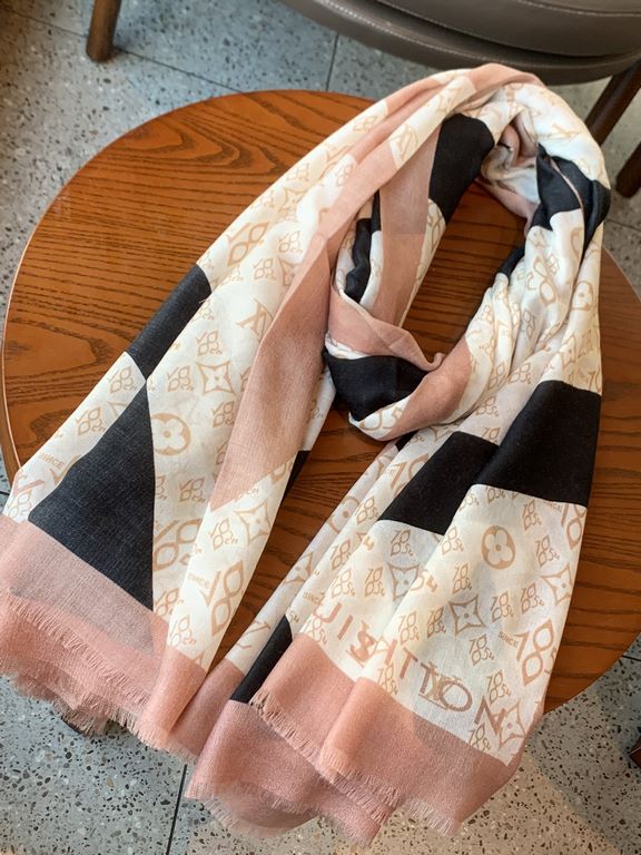 Lv's new four-leaf clover  print with the classic Monogram pattern and many of Louis Vuitton's signature design elements give this new scarf an enduring fashionable appeal. This scarf will add a touch of sophistication t