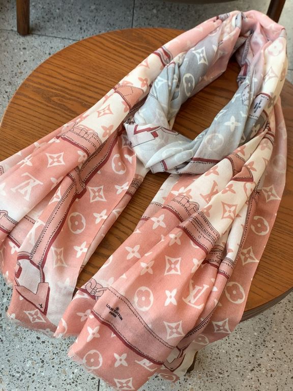 Lv's new chain   print with the classic Monogram pattern and many of Louis Vuitton's signature design elements give this new scarf an enduring fashionable appeal. This scarf will add a touch of sophistication to classic 